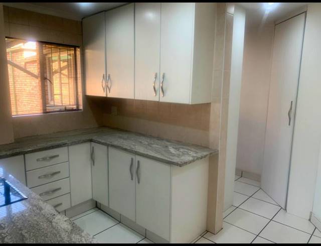 3 BEDROOM TOWNHOUSE FOR SALE IN KEMPTON PARK EXT 04